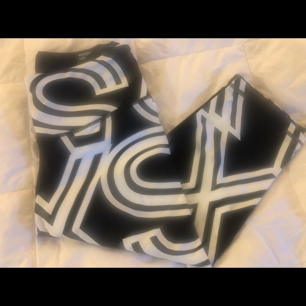 BRAND NEW VICTORIA SECRET KNOCKOUT CROPS!!